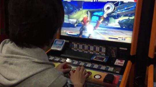 场测第一天！神之手Sako到场实测街机版街霸5！
