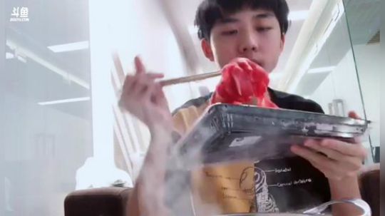 这就是我喜欢的昵称哦发布了一个斗鱼视频2018-10-06