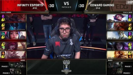 我在斗鱼看英雄联盟官方赛事直播英雄联盟