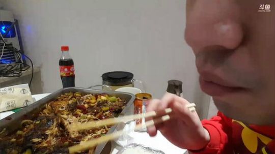 我在斗鱼看小主播无尽直播美食