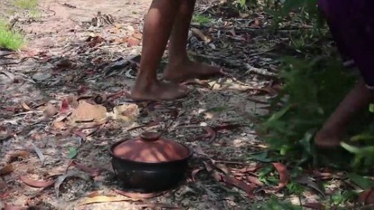 【荒野戏精】~小哥哥带着小可怜一起吃螃蟹咯~