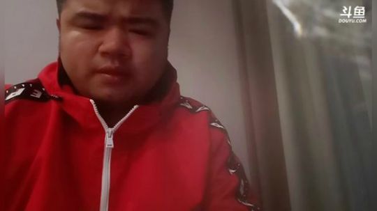我在斗鱼看做个疯子直播户外