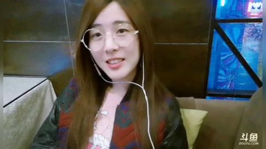 娜娜：刚帮好忙，吃点东西，聊会人生吧～ 2018-10-19 21点场