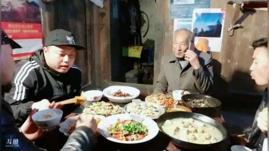 今天上山做饭饭啦（∩▽∩） 2018-10-20 18点场