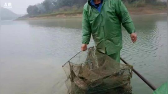 带水友水库生活睡猪圈。 2018-10-20 14点场