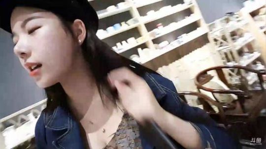 小姨子：饼干店关门那我们逛逛吧 2018-10-20 15点场
