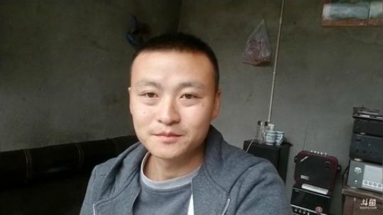 我在斗鱼看黑哥户外直播户外