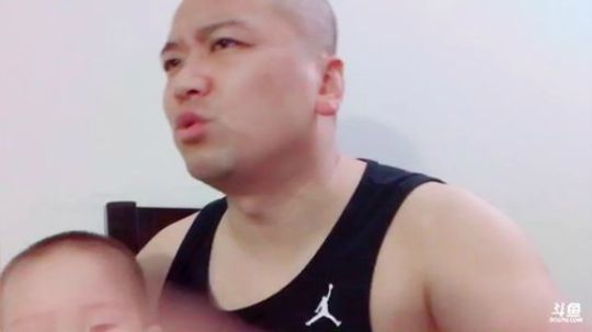 我在斗鱼看加拿大飞哥直播户外