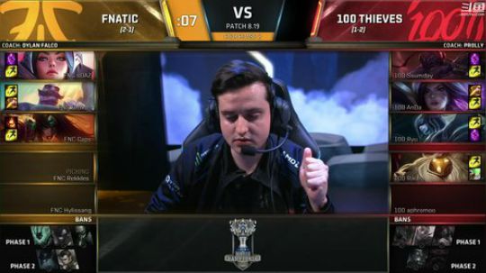 我在斗鱼看英雄联盟官方赛事直播英雄联盟