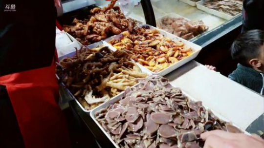 重庆洪崖洞。 2018-10-21 17点场
