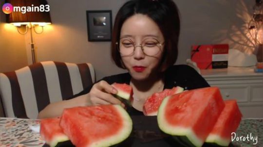 韩国小姐姐Dorothy吃播】-- 西瓜