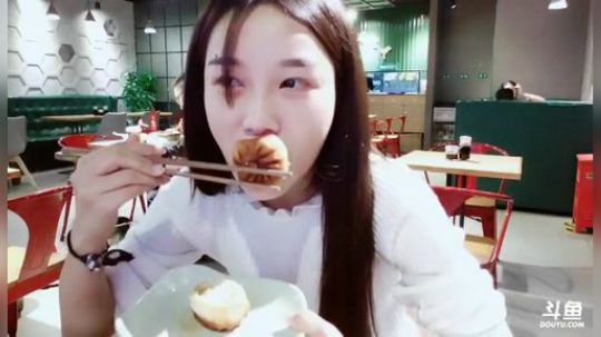 肖淑洁生命中的光和盐发布了一个斗鱼视频2018-10-22