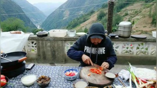 高山人家乡民的晚餐（∩▽∩） 2018-10-22 14点场