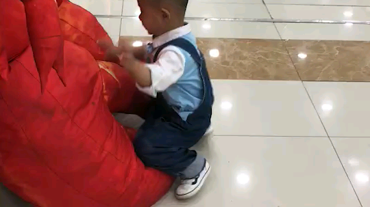 西安小孩在这里见什么都想玩！