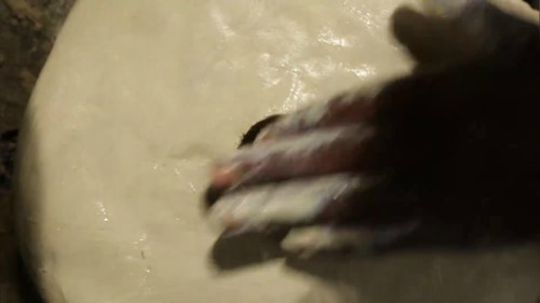 【原始文化】穴居人通过原始技能创造古代健身房锻炼工具