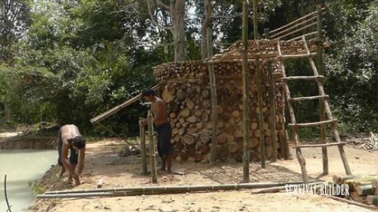 原始的生活 两越南小哥的野外游乐场