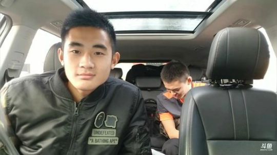 雨中等你666发布了一个斗鱼视频2018-10-25