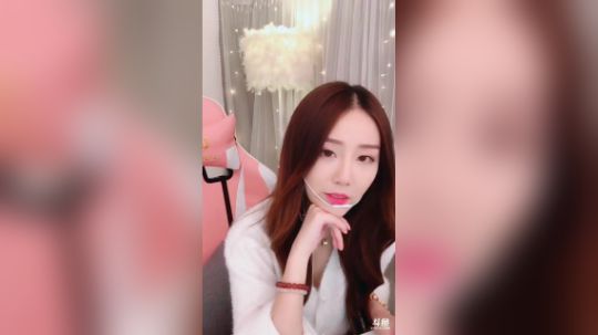我在斗鱼看菁菁Krystal直播颜值