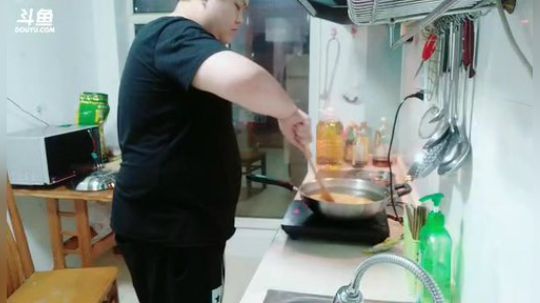 【二狗食堂】六点开播哟 咖喱鸡丁~ 2018-10-25 18点场