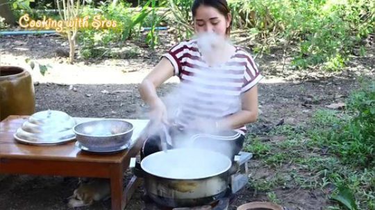 【荒野小姐姐】~小姐姐的炸猪皮~好像虾片呀~