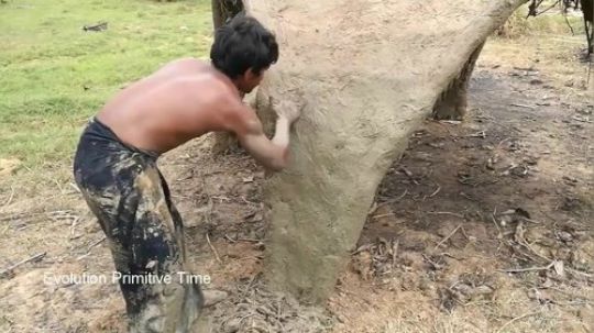 原始生存：建造一个圆形鱼塘.