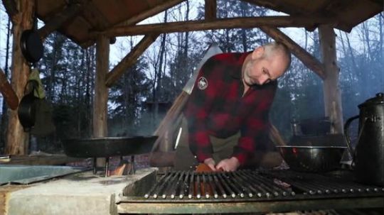 【原始木屋】72. 炖鹿肉煎鱼搞个斧头套