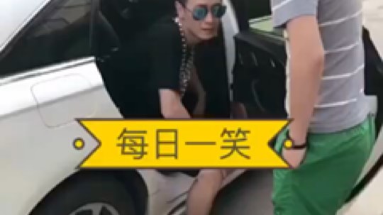 找到了以前拍的一个小视频，挺搞笑拿出来分享下，一定要打开看！