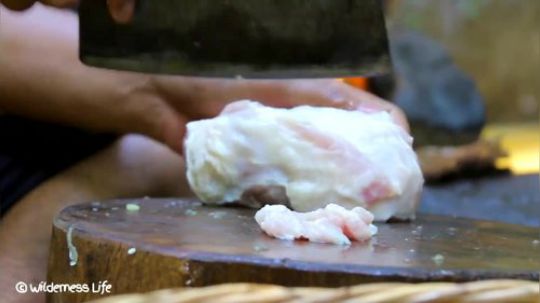 【荒野美食】这么棒的苦瓜一个人怎么吃得完？必须叫上小老弟！