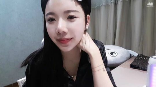 小姨子：快快乐乐直播 2018-10-31 19点场