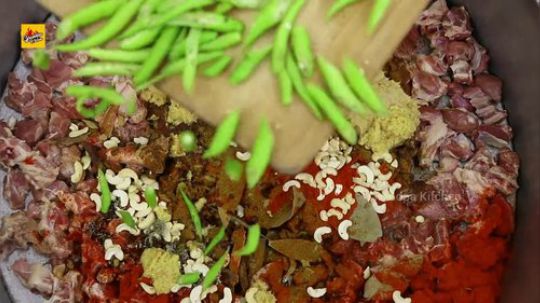 【印度五爷】五爷做一锅调料丰富的羊肉饭给孩子们吃，食材很良心