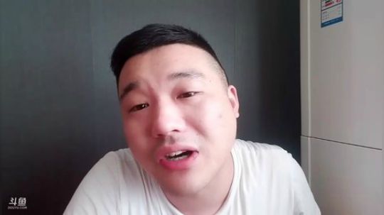 我在斗鱼看户外王总直播户外