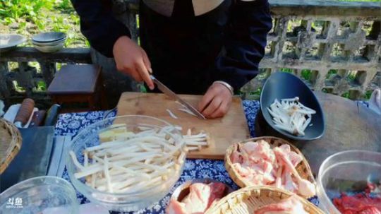 今天上山做饭 2018-11-01 15点场