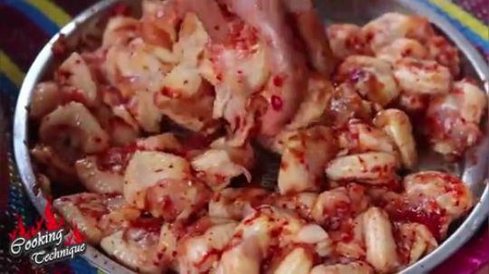 【荒野大姐姐】~大姐真会吃~串烤鸡屁股~油滋滋~