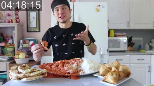 【作死小哥Matt Stonie挑战】今天挑战大量的印度咖喱