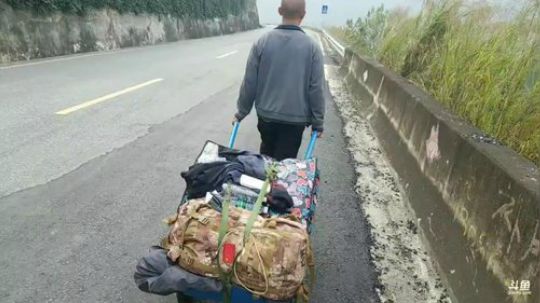 我在斗鱼看黑哥户外直播户外