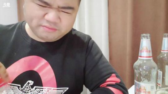 我在斗鱼看做个疯子直播户外