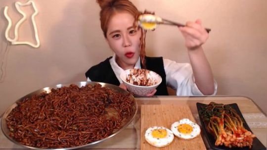 - 水乡妹妹 - 四川炸酱面X5+葱泡菜半熟面！