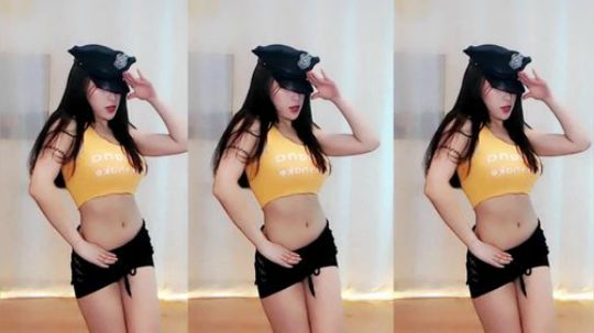 燕落庭前问君愁发布了一个斗鱼视频2018-11-04