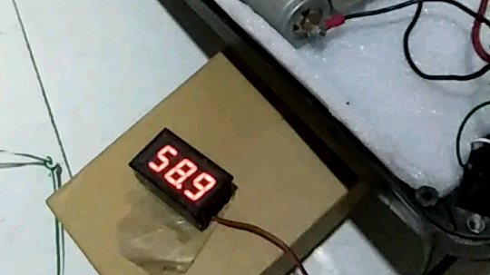 锂电池用铅酸充电器变绿后电压变化情况！