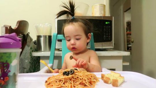 宝宝吃播~最小的孩子开始上阵