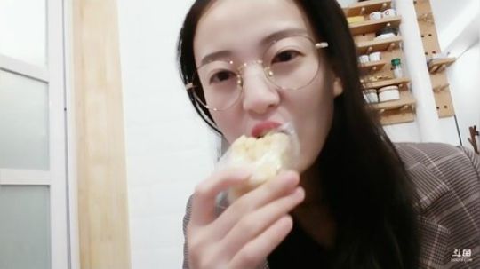 龙马精神之神笔马龙发布了一个斗鱼视频2018-11-05