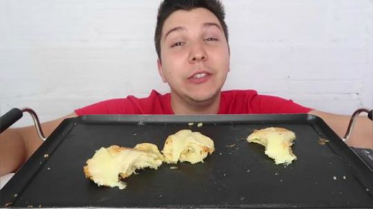 【鳄梨小哥英语吃播】用生命在狂吃芝士.