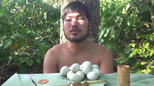 【吃到吐系列】眯眯眼的吃播——毛蛋