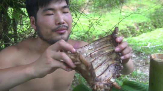 【吃到吐系列】眯眯眼的吃播——烤猪排