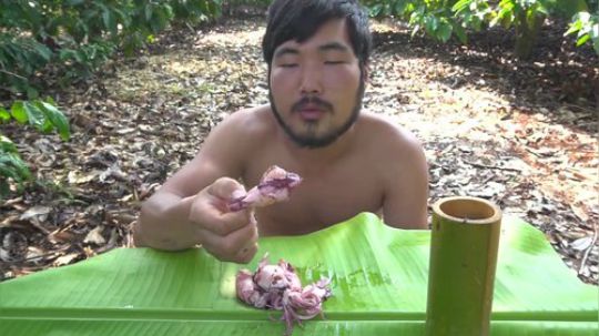 【吃到吐系列】眯眯眼的吃播——鱿鱼