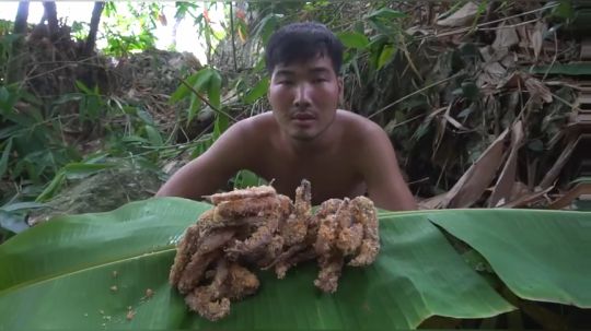 【吃到吐系列】眯眯眼的吃播——炸鸭翅