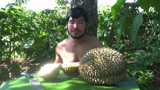 【吃到吐系列】眯眯眼的吃播——榴莲