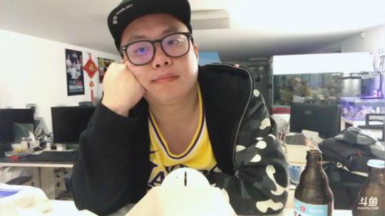 大牙:美食主播了解一哈。 2018-11-07 21点场