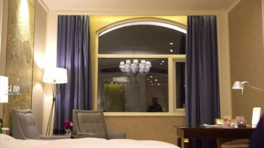 我在斗鱼看野食小哥直播美食