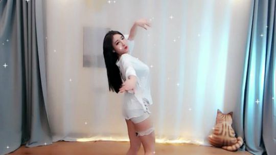 燕落庭前问君愁发布了一个斗鱼视频2018-11-07